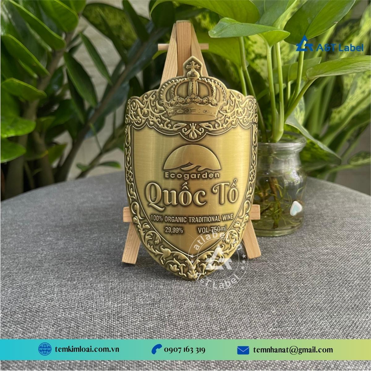 Tem được làm bằng chất liệu đồng giả cổ