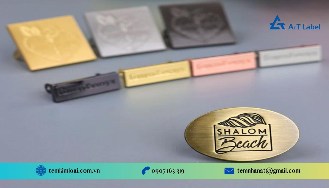 Những ưu điểm khi gắn logo kim loại cho đồ da