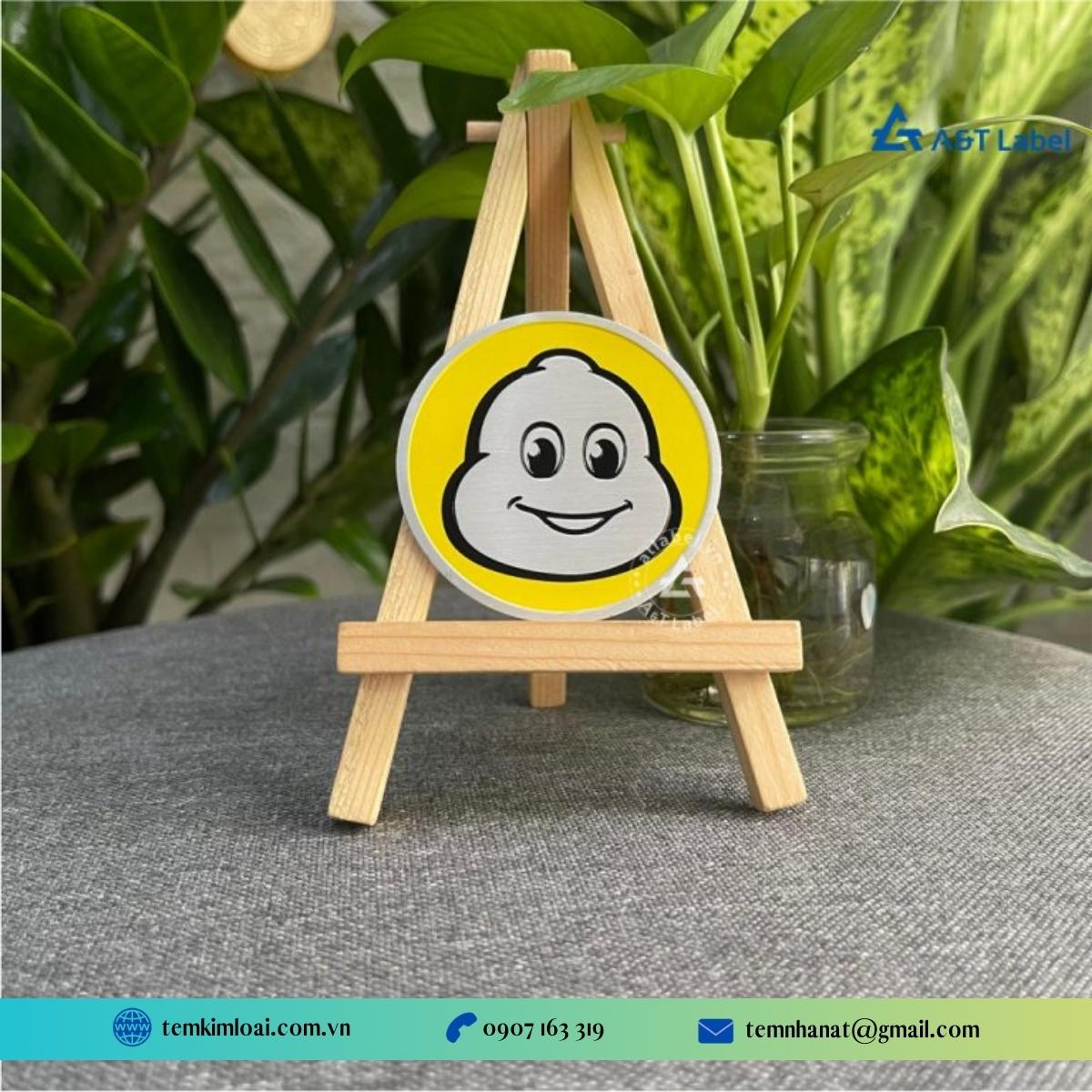 Mẫu tem mác bằng nhôm dập nổi 4