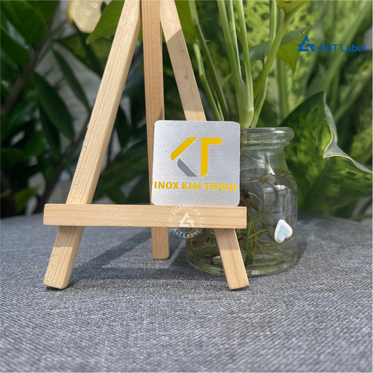 Mẫu tem với nhiều hình dáng khác nhau
